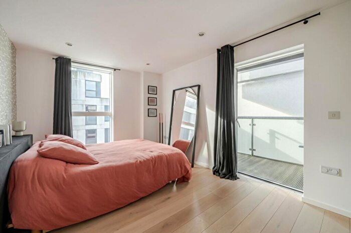 2 Bedroom Flat For Sale In Dance Square, London, EC1V - Photo 12
