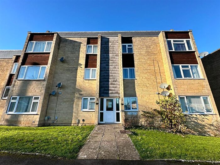 2 Bedroom Flat To Rent In Meadow Road, Cirencester, GL7
