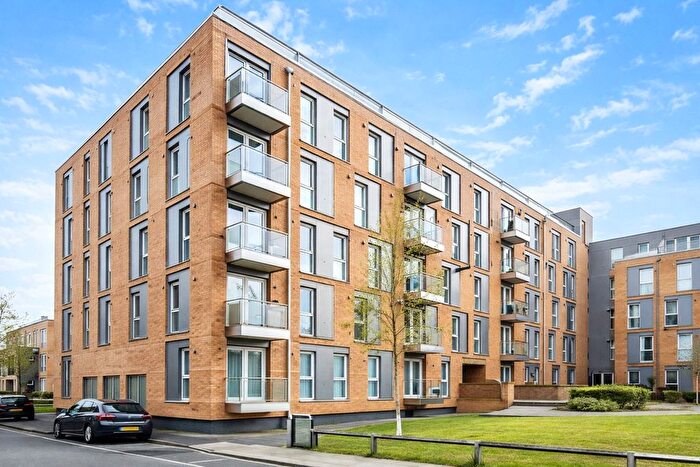 1 Bedroom Flat To Rent In Molineaux Court, Pontes Avenue, Hounslow, Greater London, TW3