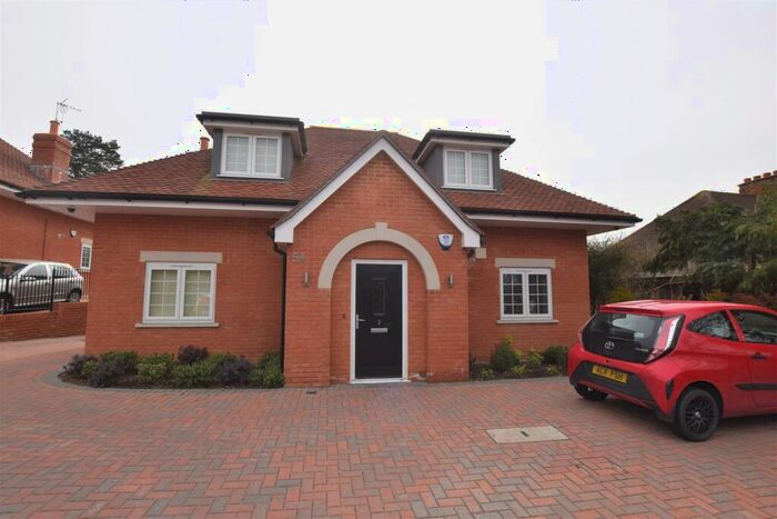 1 Bedroom Flat To Rent In Flat, Cressingham Road, RG2