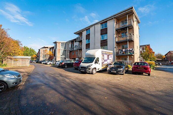 2 Bedroom Property To Rent In Windmill Road, Slough, SL1