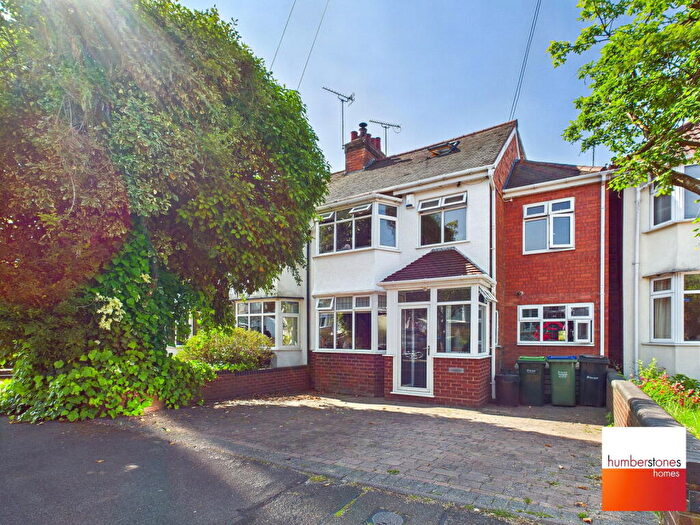 3 Bedroom Semi-Detached House For Sale In Elm Croft, Oldbury, B68