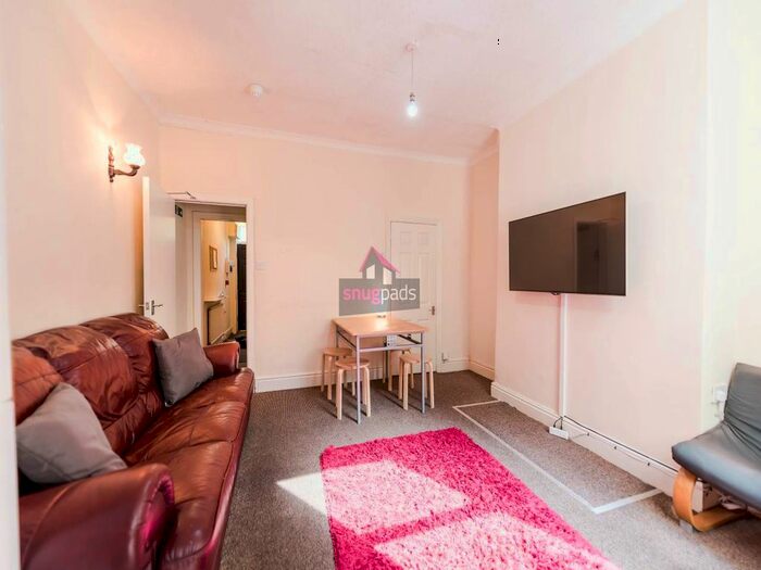 4 Bedroom Property To Rent In Wallness Lane, Salford, M6