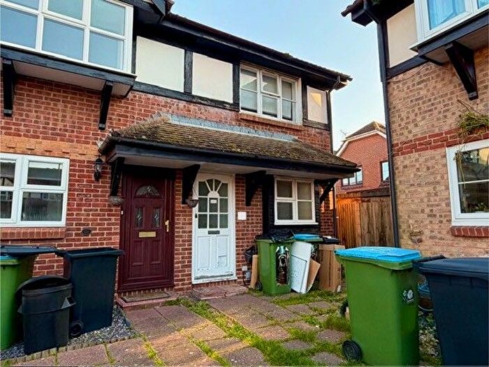 2 Bedroom Property To Rent In Grassmere Close, Littlehampton, BN17