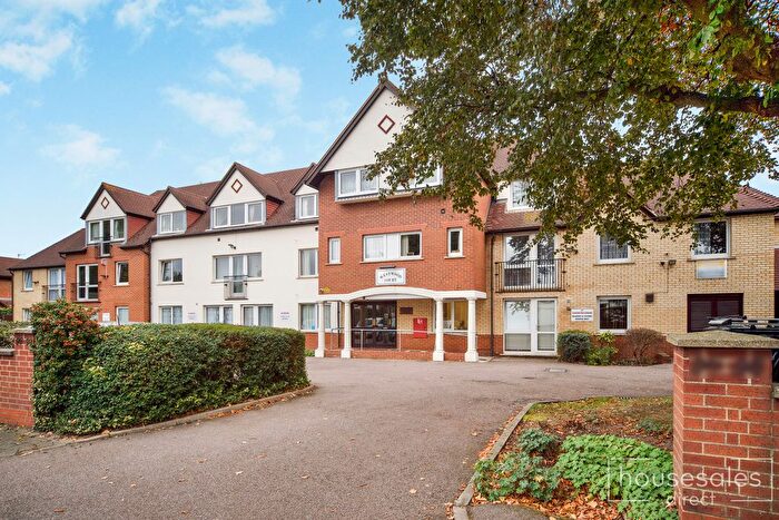 1 Bedroom Flat For Sale In Westwood Court, Enfield, EN1