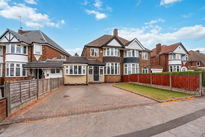 3 Bedroom Semi-Detached House For Sale In Coverdale Road, Solihull, B92