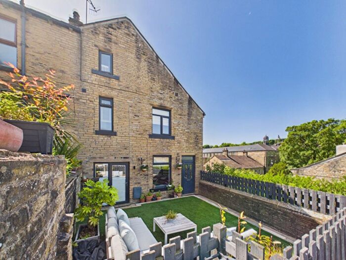 3 Bedroom Terraced House For Sale In Thomas Street, Haworth, Keighley, BD22