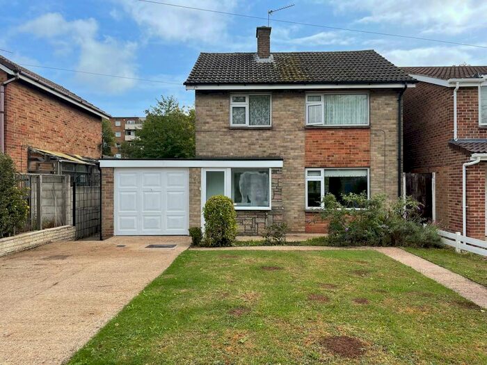 3 Bedroom Detached House To Rent In Carsington Crescent, Allestree, Derby, DE22