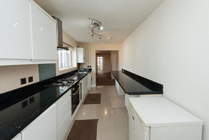 4 Bedroom Flat To Rent In London Road Headington, OX3
