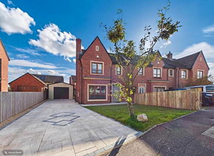 3 Bedroom TownHouse For Sale In Brooke Hall Heights, Belfast, BT8