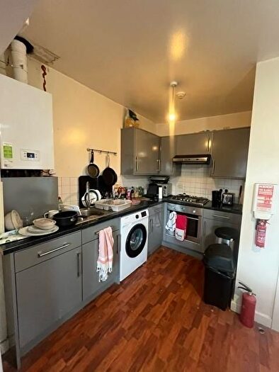 2 Bedroom Flat To Rent In Regent Park Terrace, Leeds, LS6