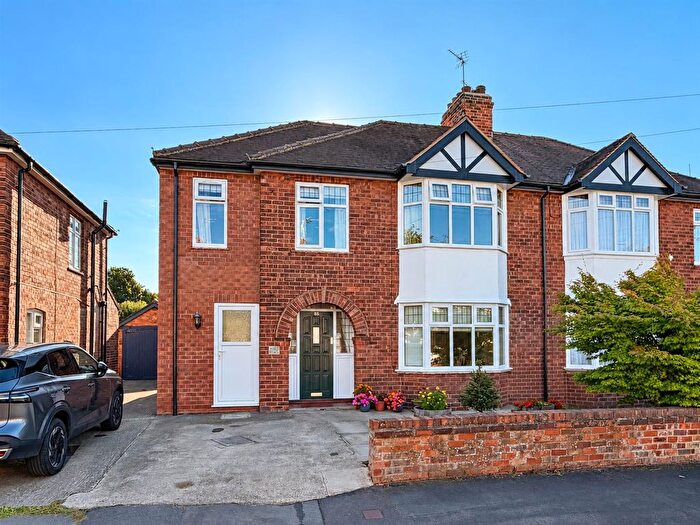 4 Bedroom Semi Detached House For Sale In Malvern Avenue, York, YO26