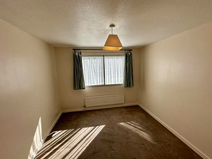 2 Bedroom Flat To Rent In Apsley Court, Wellesley Road, Sutton, SM2