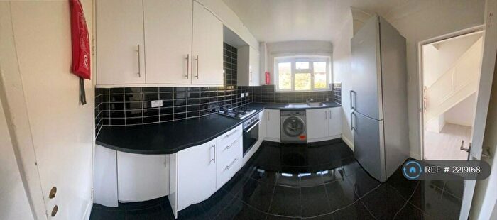 5 Bedroom Flat To Rent In Thornhill Gardens, London, E10