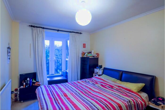 1 Bedroom Flat To Rent In Midhope Road, Hook Heath, Woking GU22