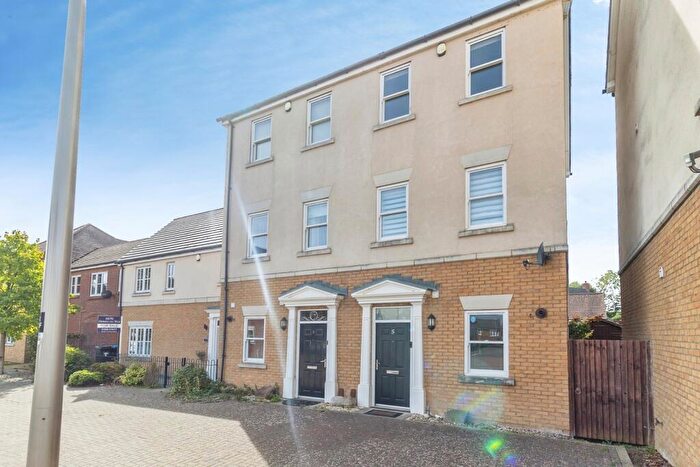 4 Bedroom End Of Terrace House For Sale In Rowditch Furlong, Redhouse Park, Milton Keynes, Buckinghamshire, MK14