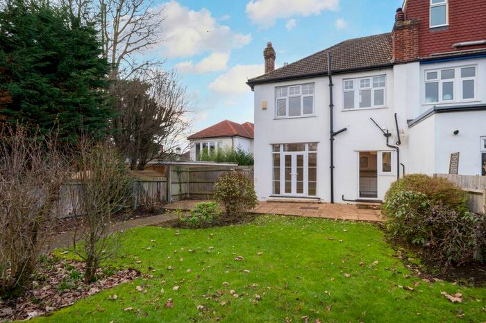 3 Bedroom Detached House To Rent In Cannon Close, Raynes Park, London, SW20