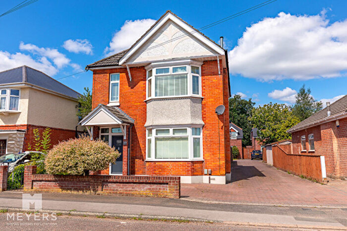 3 Bedroom Detached House For Sale In Ensbury Avenue, Bournemouth, BH10