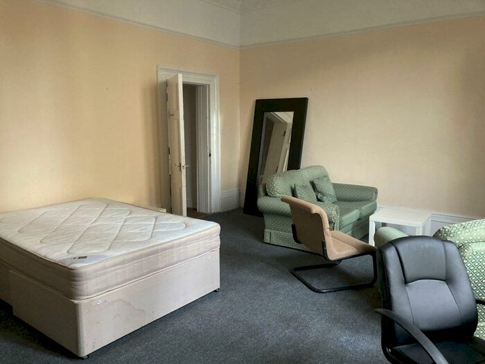 4 Bedroom Flat To Rent In Ref – Pembroke Road, BS8