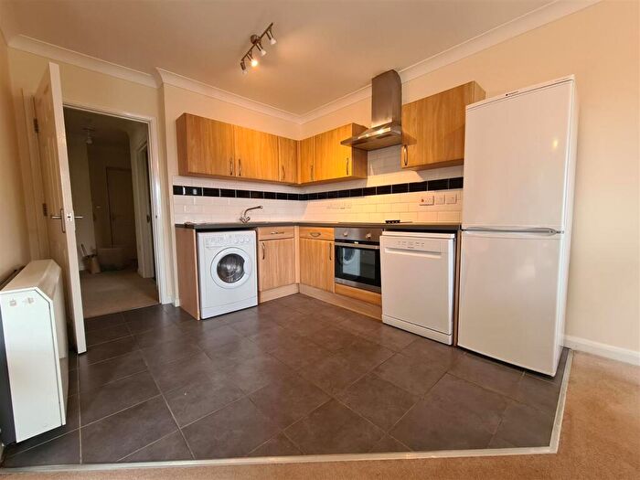 2 Bedroom Flat To Rent In Abbeyfields, Peterborough, PE2