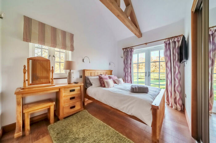 2 Bedroom Barn Conversion To Rent In Burridge Road, Burridge, Southampton, Hampshire, SO31