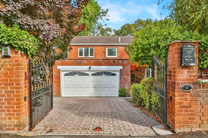 4 Bedroom Detached House For Sale In Yew Tree Drive, Chesterfield, S40