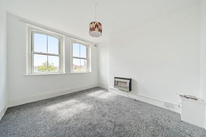 1 Bedroom Property For Sale In South Lambeth Road, Oval, London, SW8
