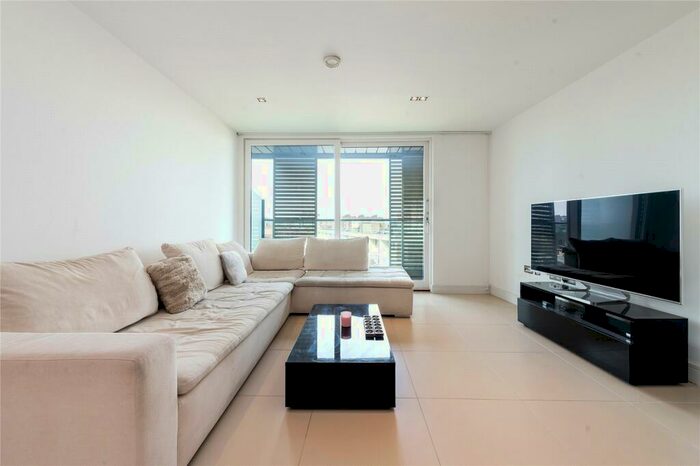 2 Bedroom Apartment To Rent In The Spectrum Building, N1