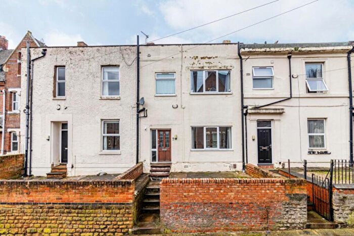 4 Bedroom Terraced House For Sale In Burns Avenue, Nottingham, NG7