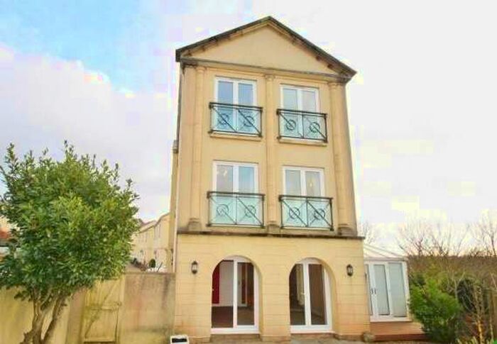 4 Bedroom Semi-Detached House To Rent In Aberdeen Avenue, Manadon Park, Plymouth, PL5