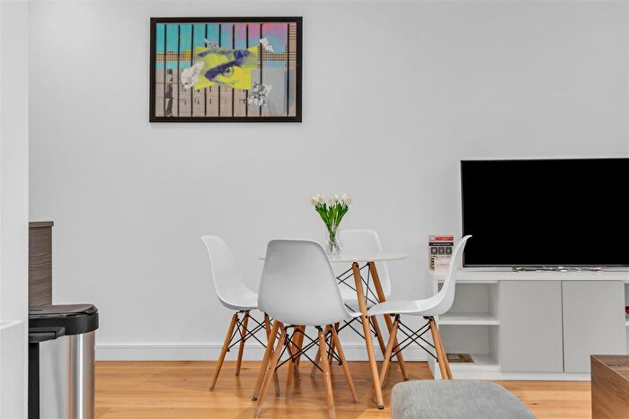 1 Bedroom Flat To Rent In Lampton Road, Hounslow, TW3