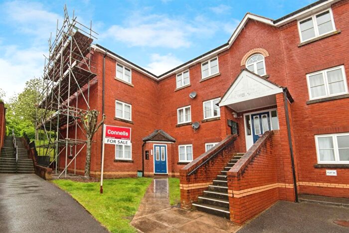 2 Bedroom Flat For Sale In Lewis Crescent, Exeter, EX2