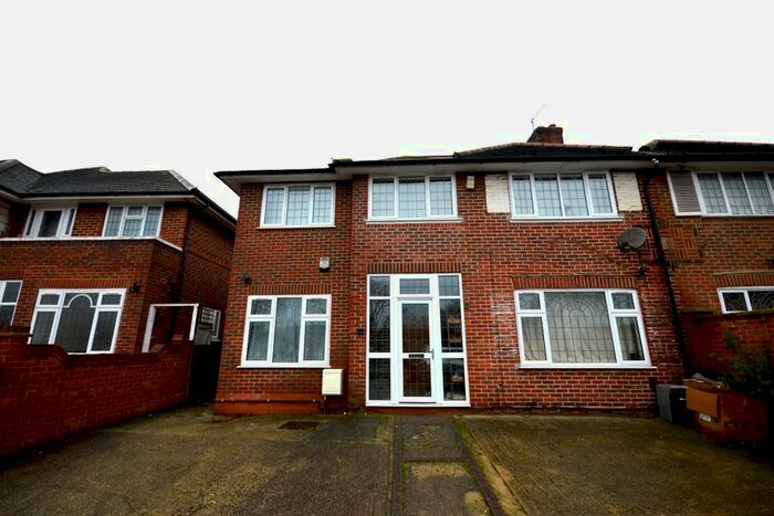 3 Bedroom Detached House To Rent In Robin Hood Way, London, SW15