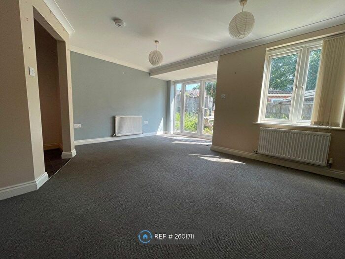 1 Bedroom Flat To Rent In Station Lane, Chandler's Ford, Eastleigh, SO53
