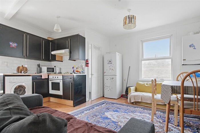 2 Bedroom Flat To Rent In Downsfield Road, Walthamstow, E17
