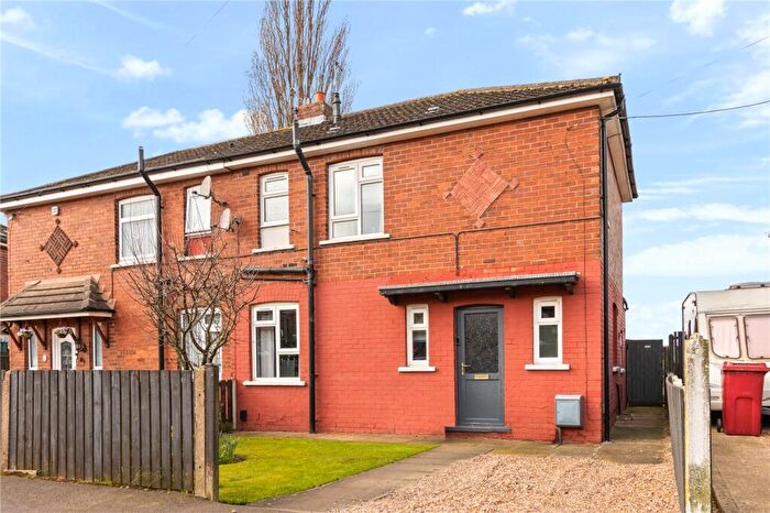 3 Bedroom Semi Detached House For Sale In Farthing Avenue, Scunthorpe, DN15