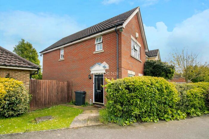 3 Bedroom End Of Terrace House To Rent In Martens Meadow Braintree, CM7