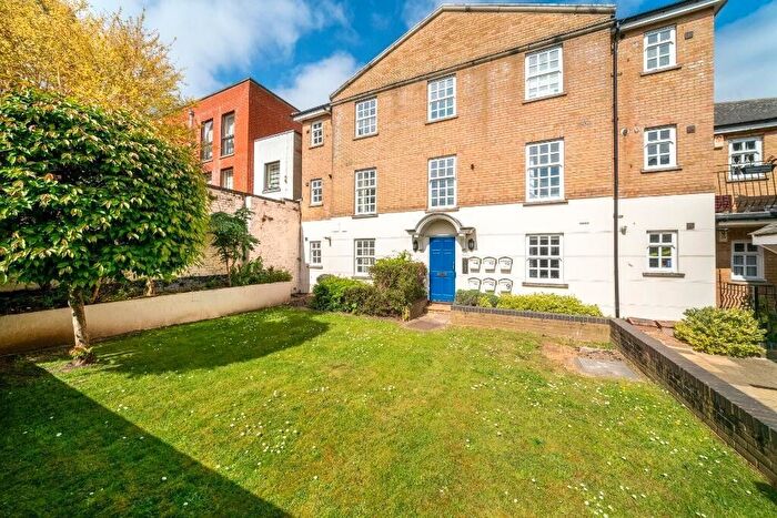 2 Bedroom Flat For Sale In Albany Mews, Angel, N1