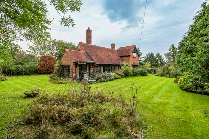 2 Bedroom Cottage For Sale In Queens Drive, Rowington, Warwick, CV35