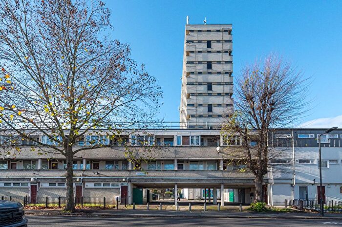 3 Bedroom Maisonette To Rent In Pelican Estate, Peckham, London, SE15