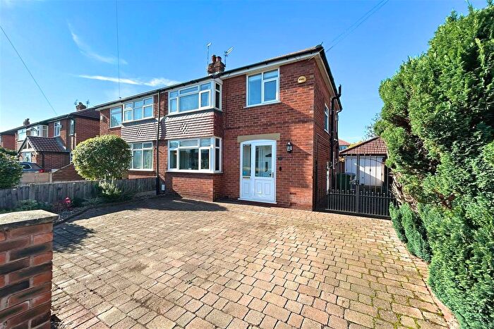 3 Bedroom Semi-Detached House For Sale In Shrewsbury Road, Sale, M33