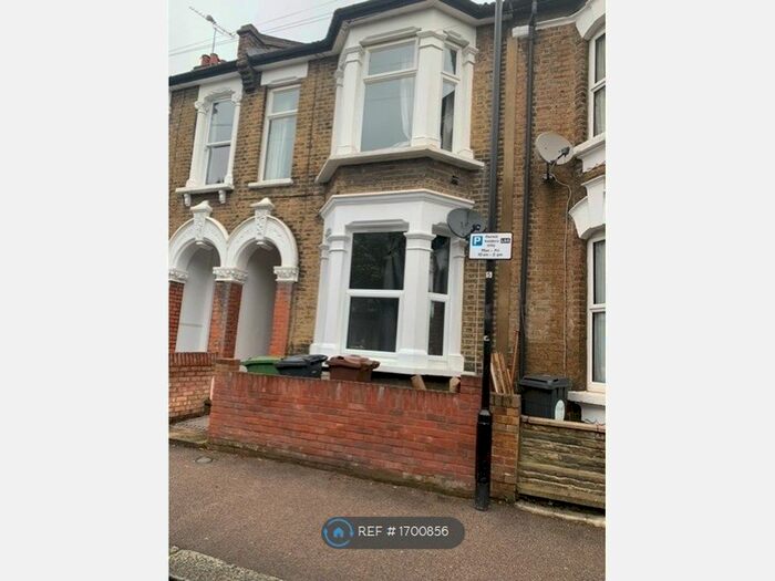 2 Bedroom Flat To Rent In Leytonstone, London, E11