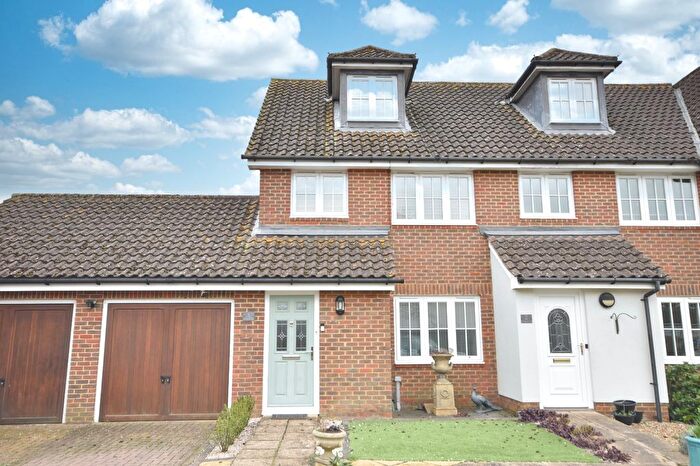 4 Bedroom End Of Terrace House For Sale In Horley, Surrey, RH6