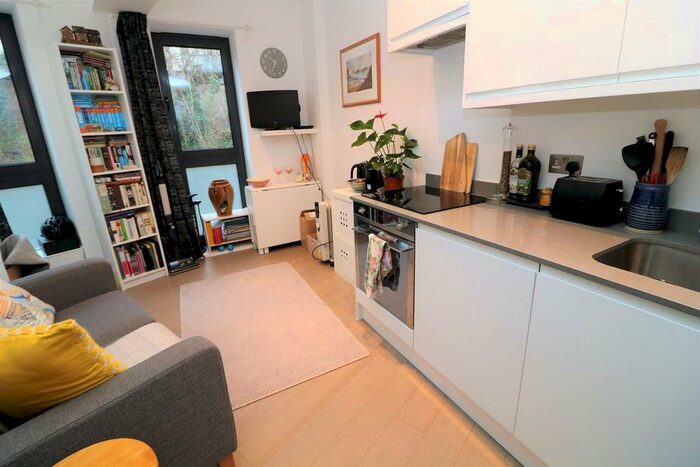 1 Bedroom Apartment To Rent In Lincoln Road, Dorking, RH4