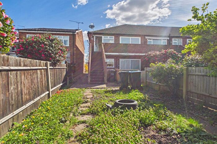 2 Bedroom Flat For Sale In Pawsons Road, Croydon, CR0