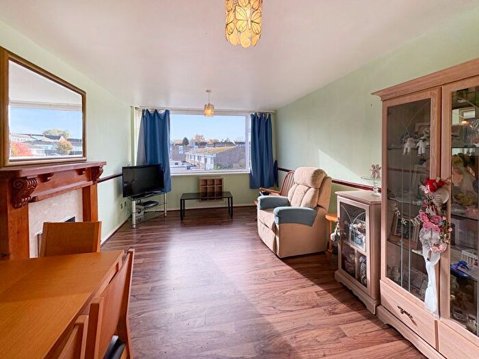 2 Bedroom Flat For Sale In Griffin Close, Loughborough, LE12