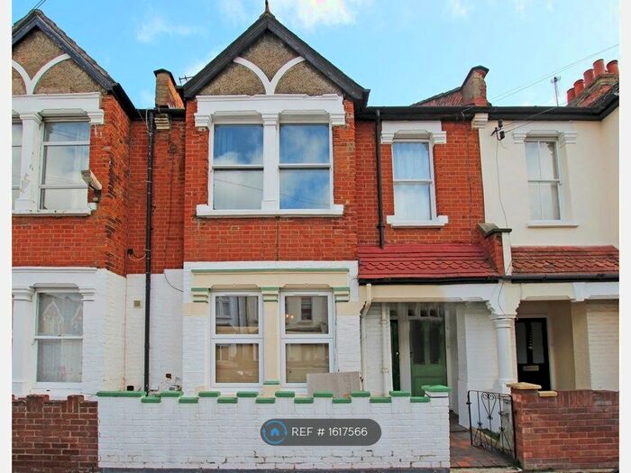 2 Bedroom Maisonette To Rent In Willow Vale, London, W12