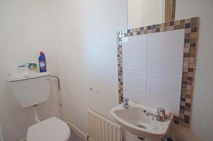2 Bedroom House For Sale In Greenbank Close, North Chingford, E4