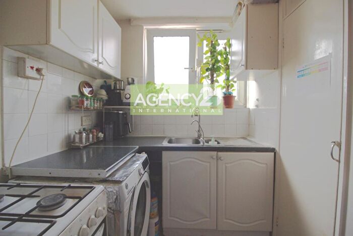1 Bedroom Flat For Sale In Station Road, Manor Park, E12