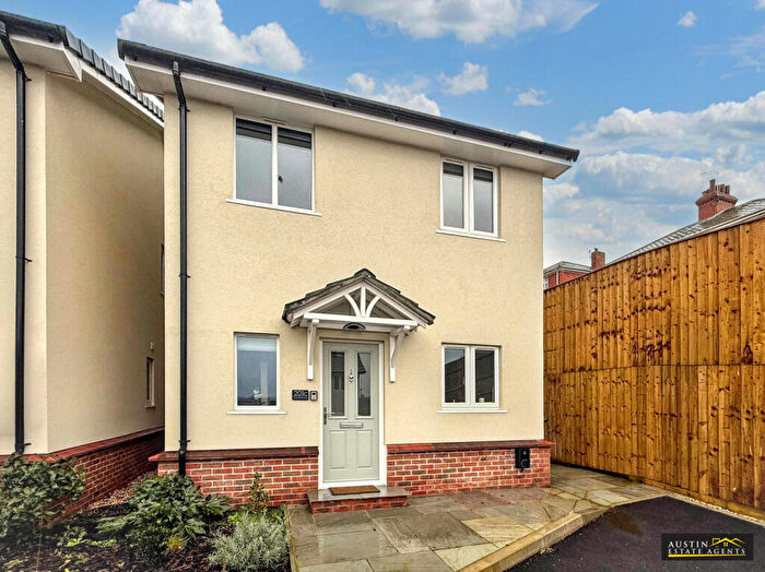 3 Bedroom Detached House For Sale In Chickerell Road, Weymouth, Dorset, DT4